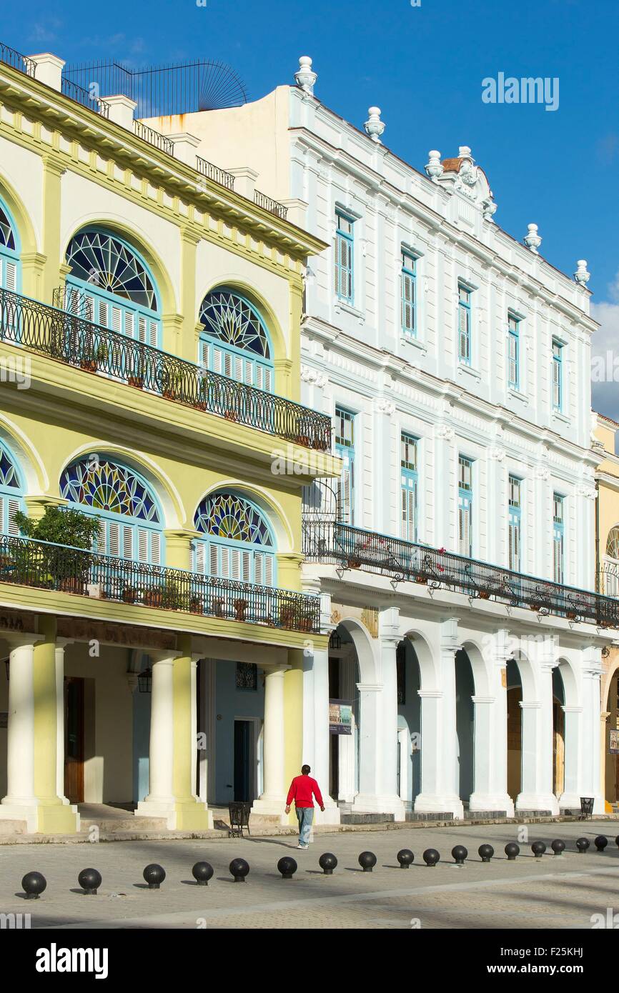 Cuba, Ciudad de la Habana Province, La Havane, La Habana Vieja ville inscrite au Patrimoine Mondial de l'UNESCO, façades de Plaza Vieja (vieille place) Banque D'Images