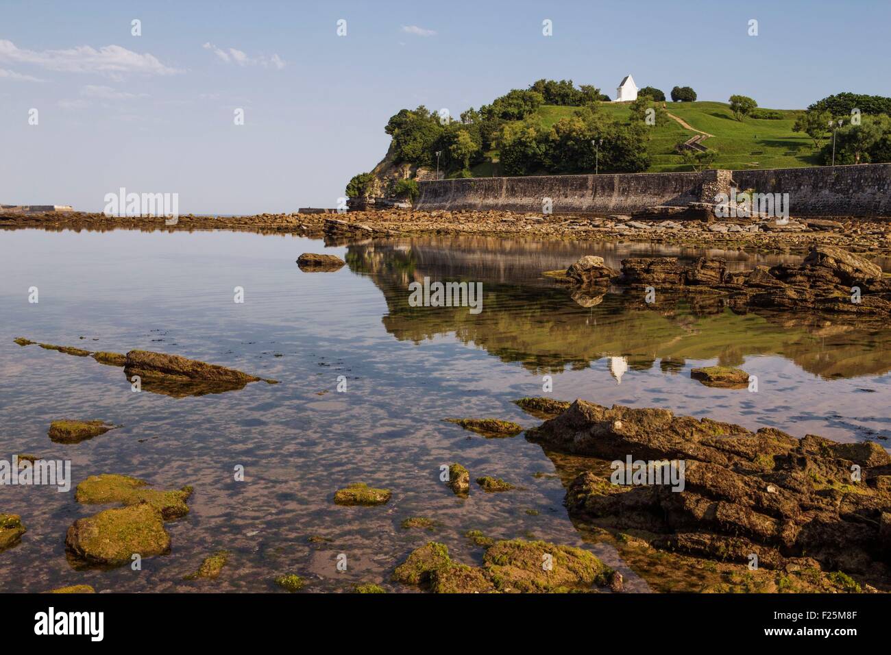 France, Pyrénées Atlantiques, Pays Basque, Saint Jean de Luz, à marée basse,  la baie Photo Stock - Alamy