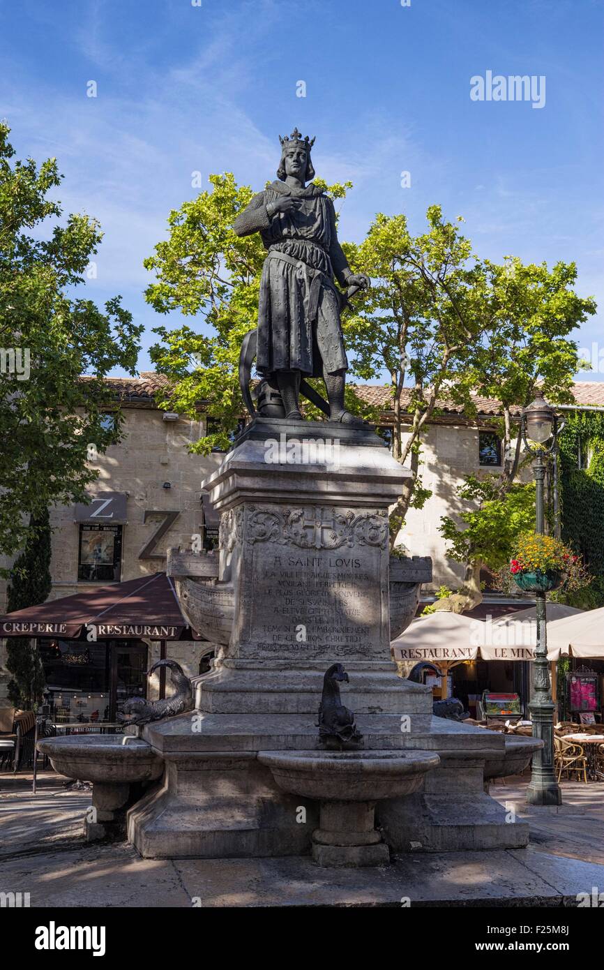 La France, Gard, Aigues Mortes, statue de Saint Louis Banque D'Images