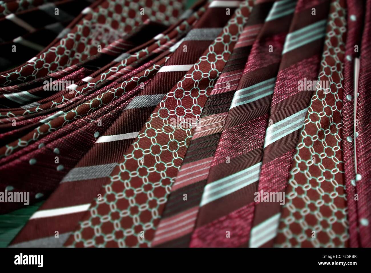 De nombreuses cravates rouge classique Banque D'Images