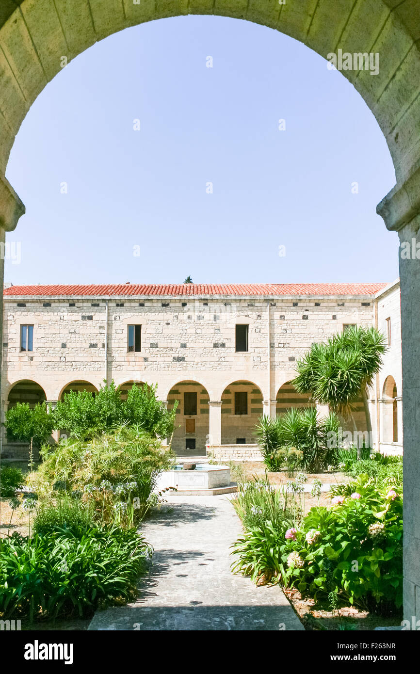 Un cloisterin particulier d'église de 'San Pietro di Sorres' Borutta Sassari - Église Romane Banque D'Images