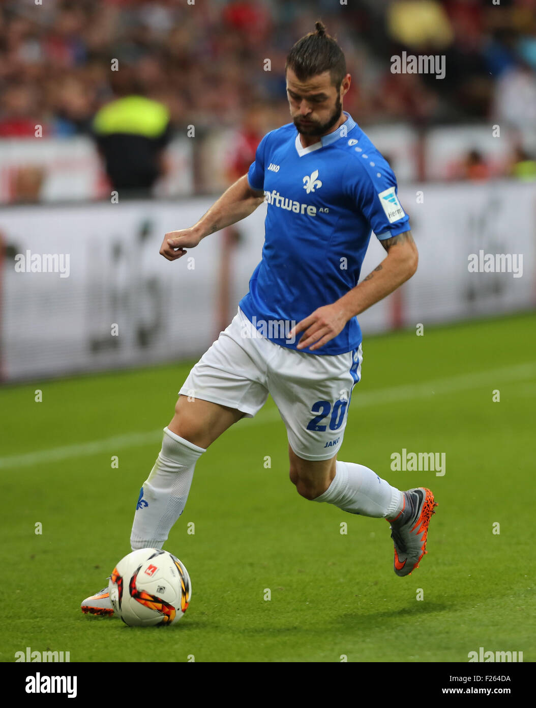 Leverkusen, Allemagne, le 12 septembre 2015, sport, football, Bundesliga, Bayer 04 Leverkusen vs Darmstadt 98 : Marcel Heller (Darmstadt) contrôle la balle. Credit : Juergen Schwarz/Alamy Live News Banque D'Images