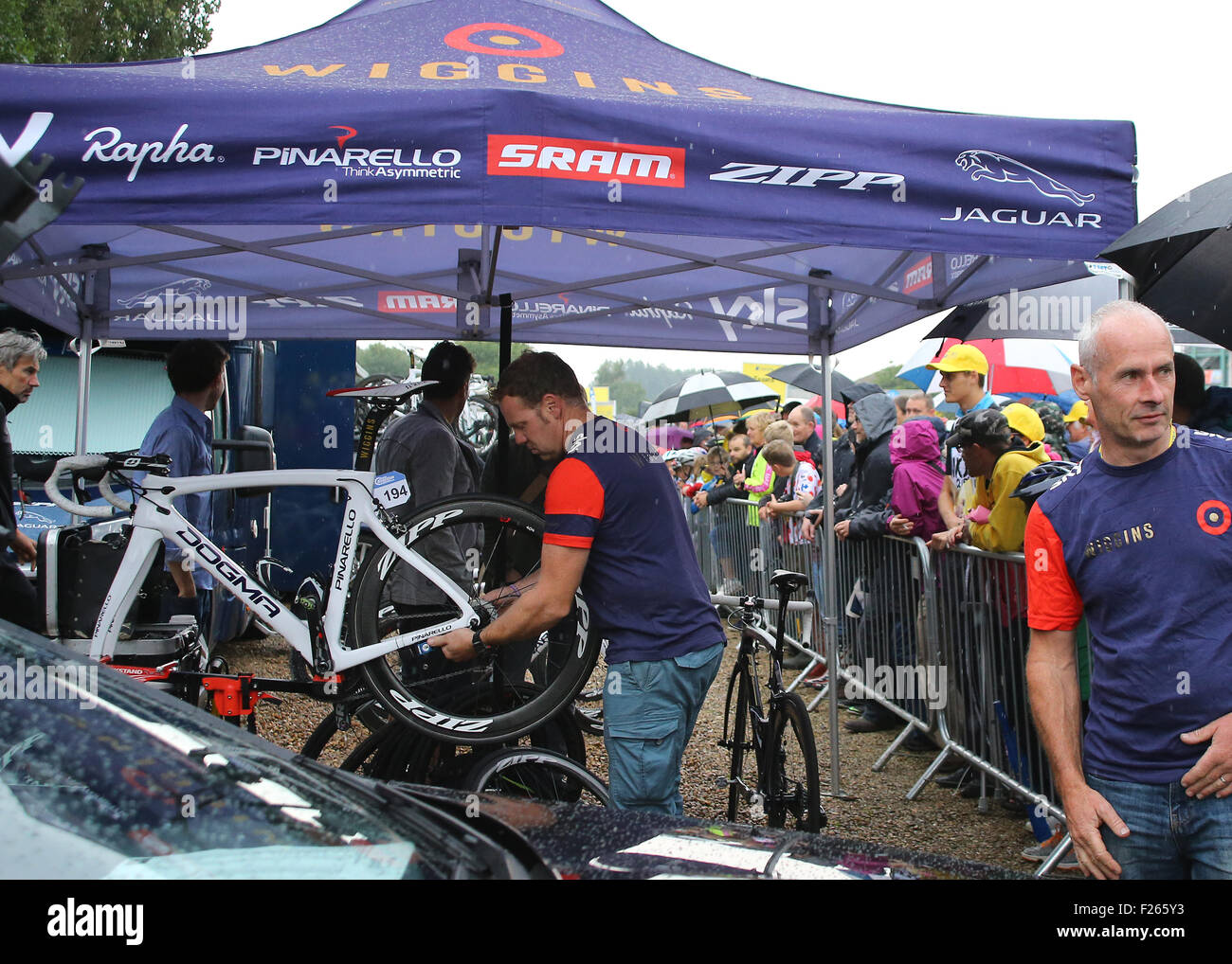 Fakenham, UK. 12 Sep, 2015. Tour de France Étape 7. Fakenham à Ipswich. Un service de vélos pour l'équipe d'Owain Doull Wiggins : Action Crédit Plus Sport/Alamy Live News Banque D'Images