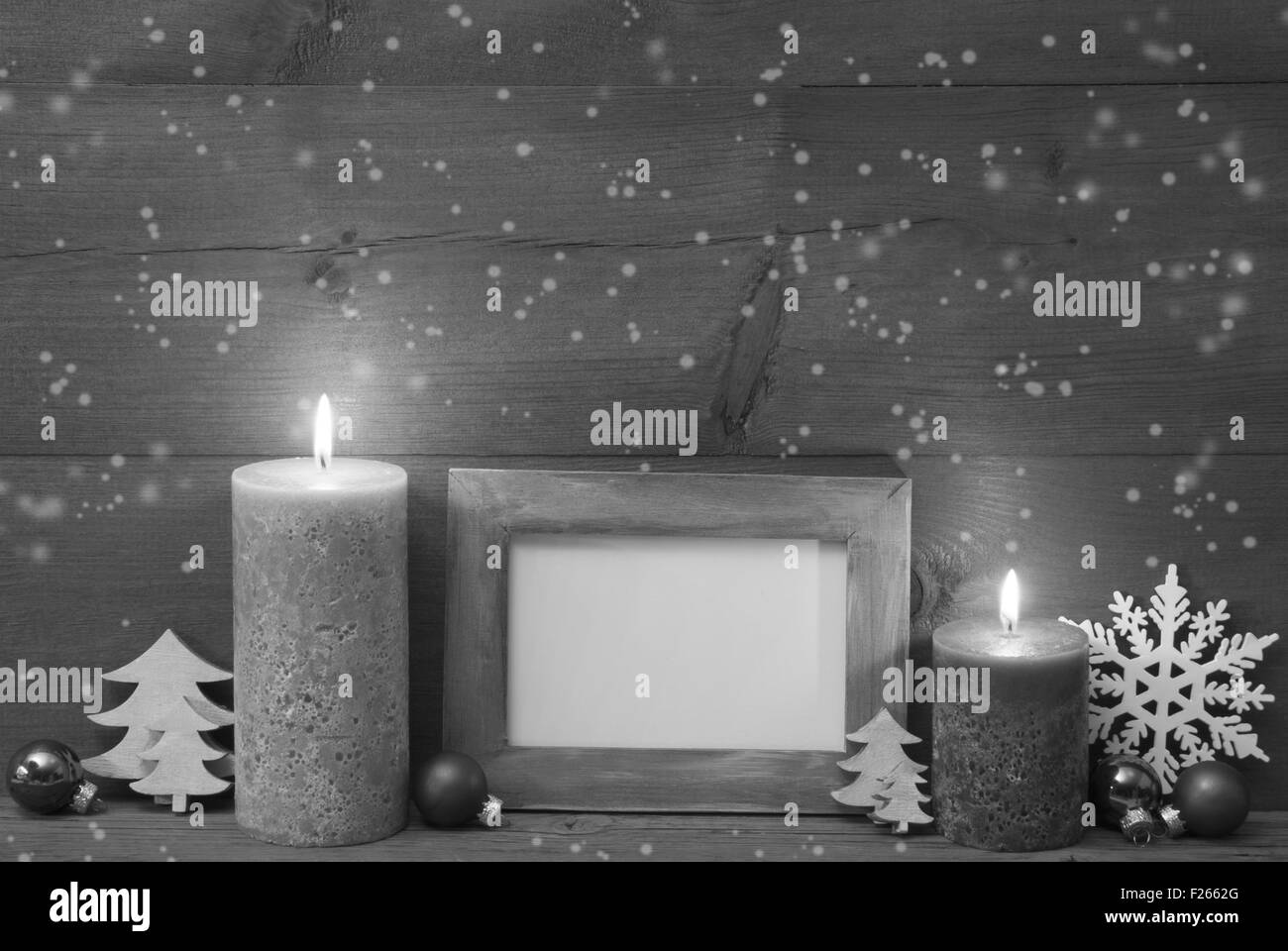 Noir et Blanc Décoration de Noël, des bougies, cadre, Snwoflakes Banque D'Images