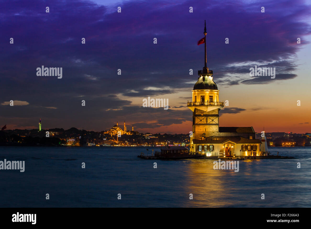 Vue nocturne de la Tower situé à Istanbul Banque D'Images