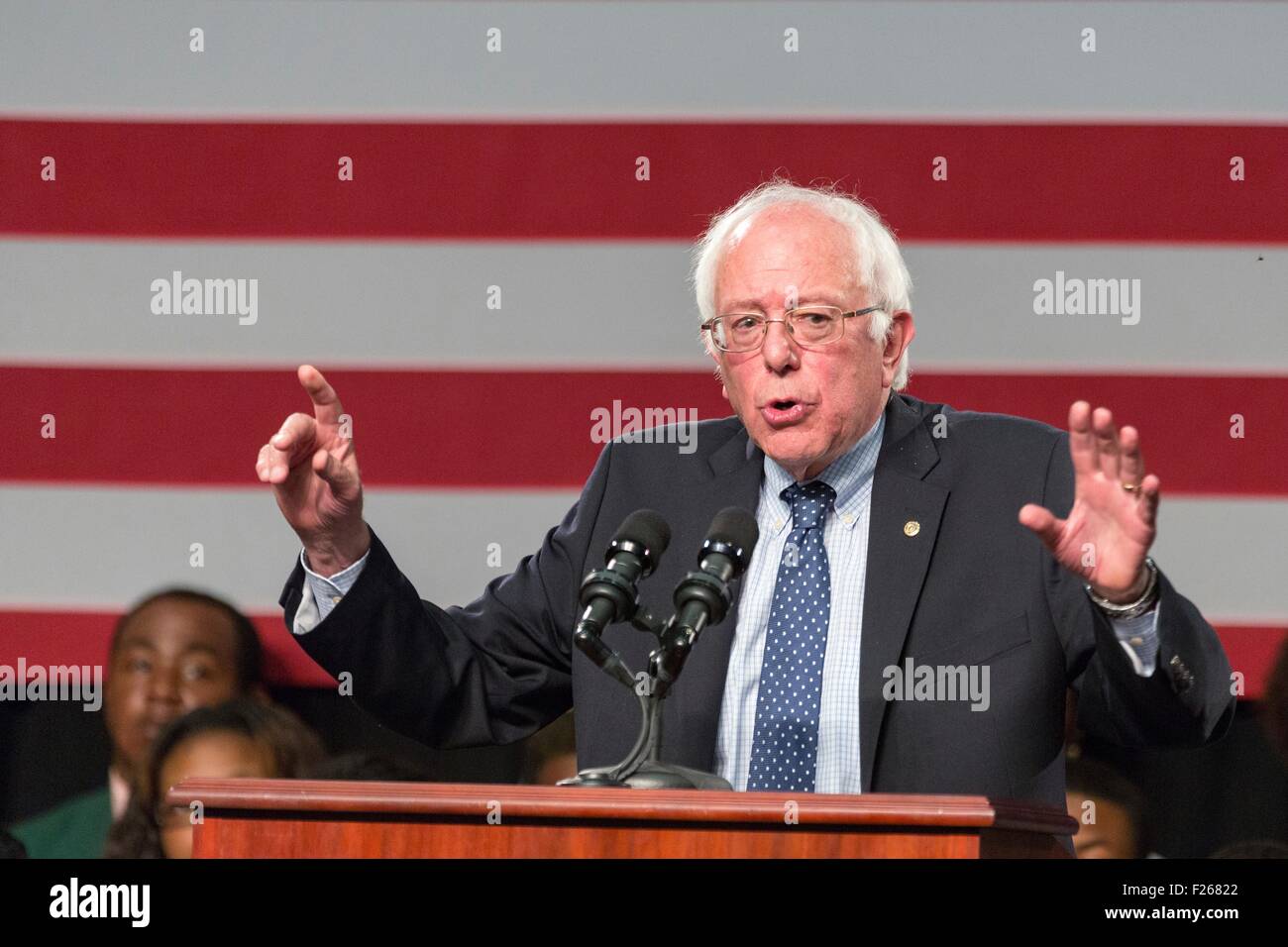 Columbia, Caroline du Sud, USA, le 12 septembre, 2015. Le sénateur américain et le candidat démocrate Bernie Sanders parle à une foule de supporters à l'historic black Benoît College le 12 septembre 2015, à Columbia, SC. Sanders était le second voyage comme un candidat présidentiel à la Caroline du Sud dans l'espoir d'élargir son appel aux électeurs américains d'Afrique du Sud dans le premier état primaire. Banque D'Images