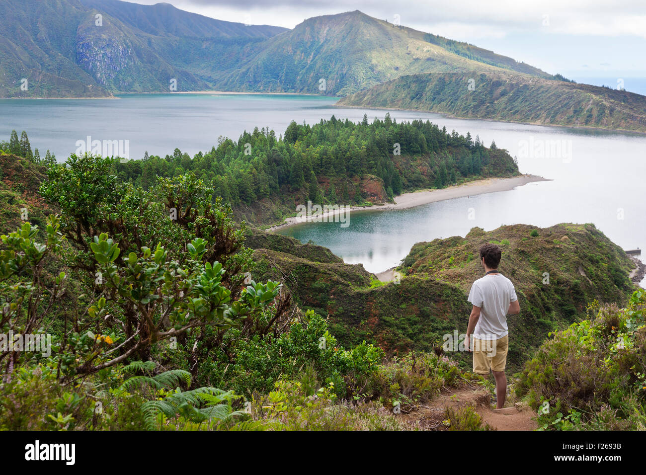 À pied jusqu'à Lagoa do Fogo à Sao Miguel, Açores Banque D'Images