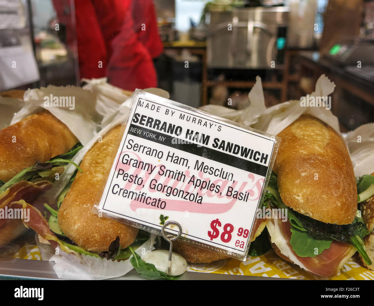 Sandwich au jambon Serrano préparé Afficher, Murray's Cheese Store à Greenwich Village, NEW YORK, USA Banque D'Images