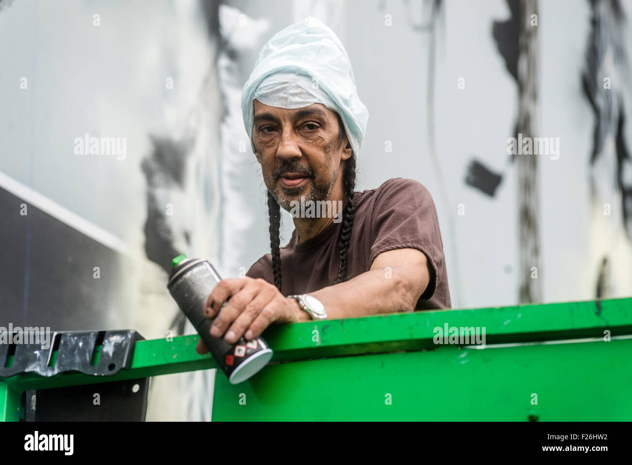 New York, NY 12 Septembre 2015 - Futura (aka Lenny McGurr, Futura 2000) avec ses travaux en cours à la Bowery ©murale Stacy Walsh Rosenstock/Alamy Banque D'Images