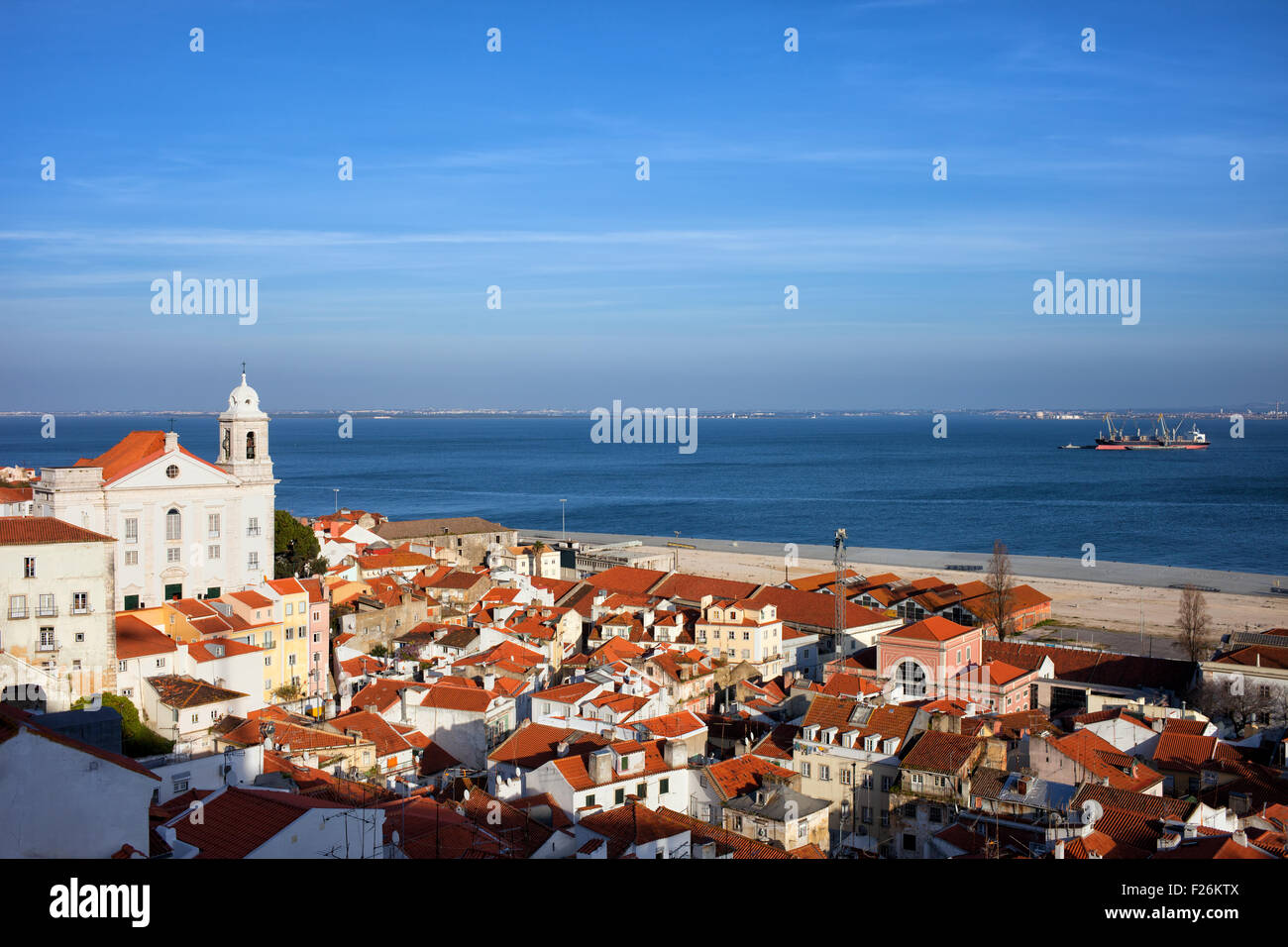 Ville de Lisbonne au Portugal, le long de la vieille ville de Rio Tejo (Tage), Alfama district historique de la ville. Banque D'Images
