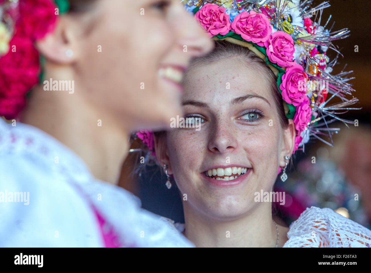 Folk tchèque, femme en costume, Velke Pavlovice, Moravie du Sud, République Tchèque, Europe Banque D'Images