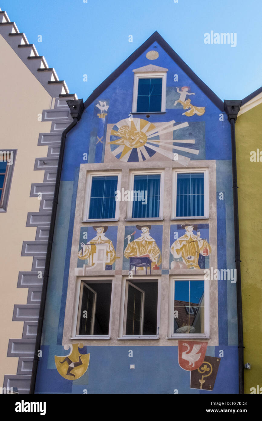 Art décoratif sur façade de maison dans la ville de Füssen, Ostallgaü, Bavière, Allemagne Banque D'Images