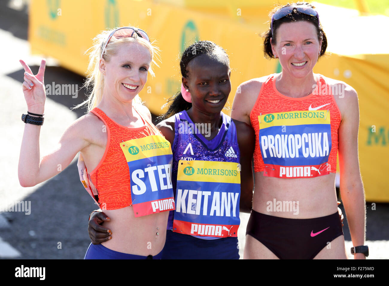 South Shields, UK. 13 Sep, 2015. Gemma Steel (GB), Mary Keitany (Kenya) et Jelena Prokopcuka (Lettonie) les trois meilleurs coureurs dans la course élite femmes au Morrison's Great North Run à South Shields, en Angleterre. Keitany a remporté le 2015 Great North Run en à 1 heure 7 minutes et 32 secondes. Crédit : Stuart Forster/Alamy Live News Banque D'Images