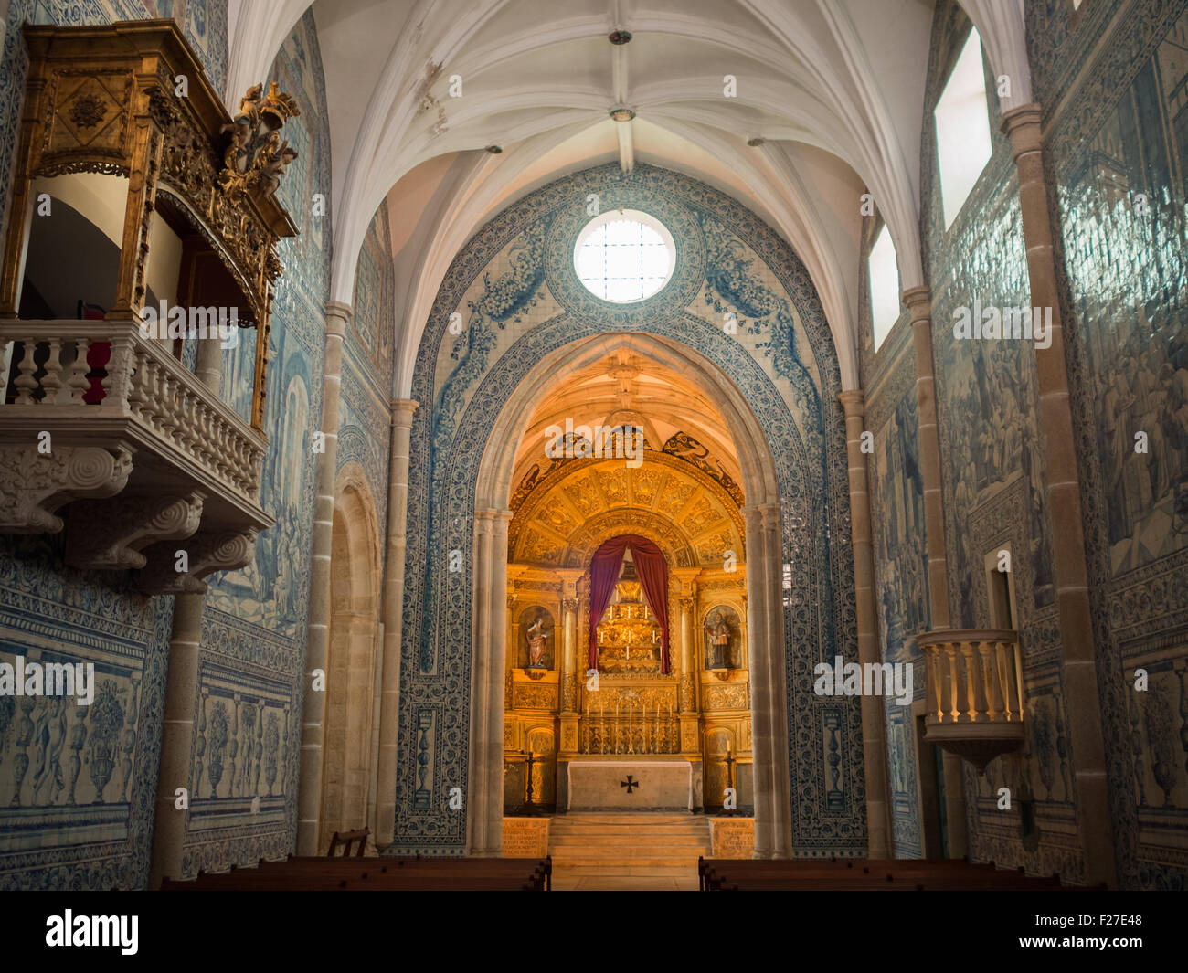 Vue générale de l'intérieur de l'église de St Jean l'Évangéliste Banque D'Images