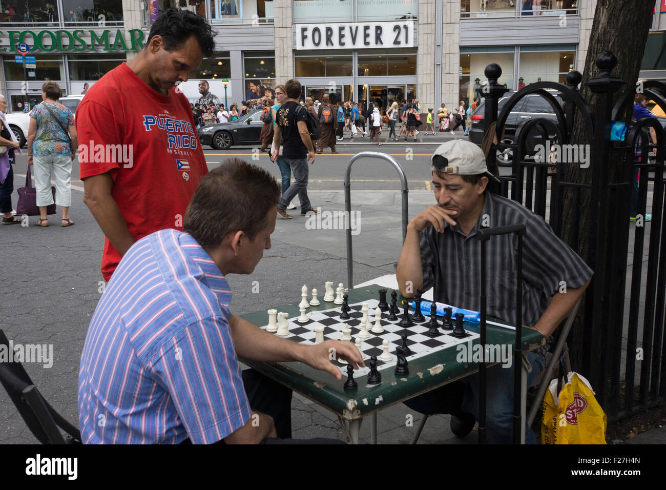 Joueurs d'échecs à Manhattan's Union Square Park. Banque D'Images