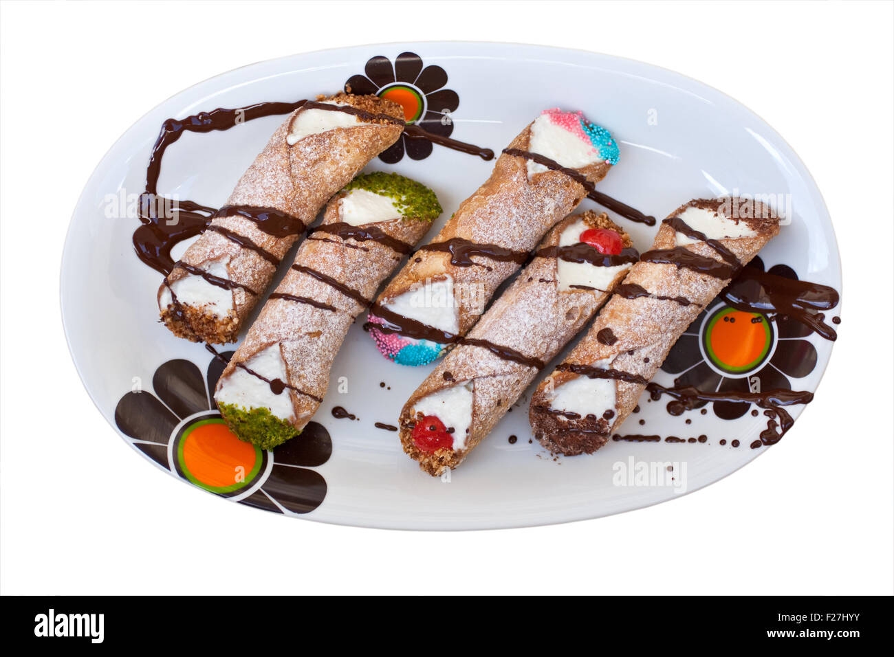 Cannoli siciliani - pâtisserie Sicilienne sur un plat Banque D'Images