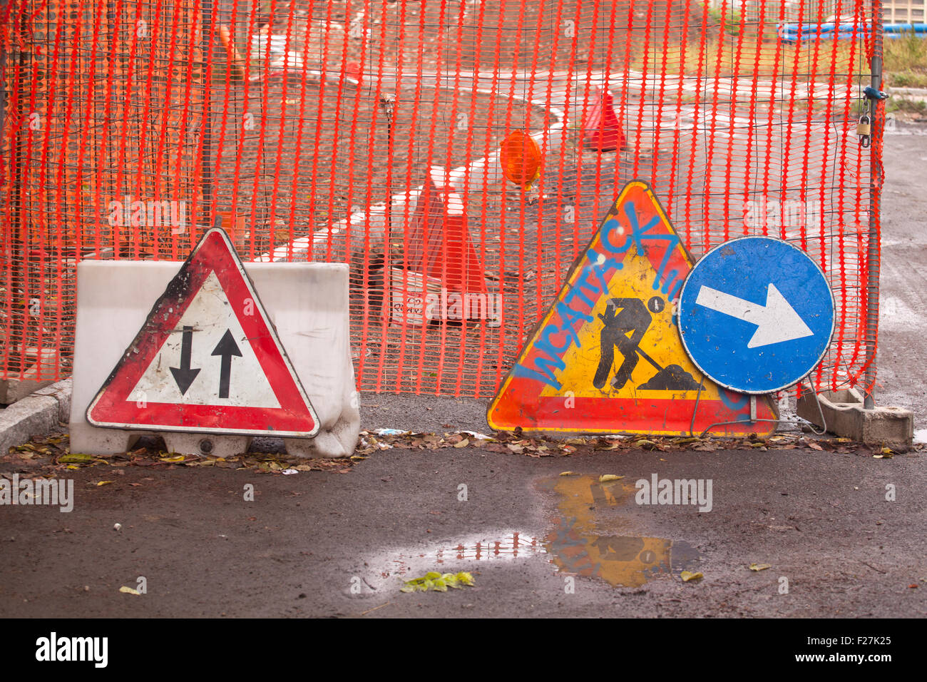 Signal de la route différents, les travaux en cours Banque D'Images