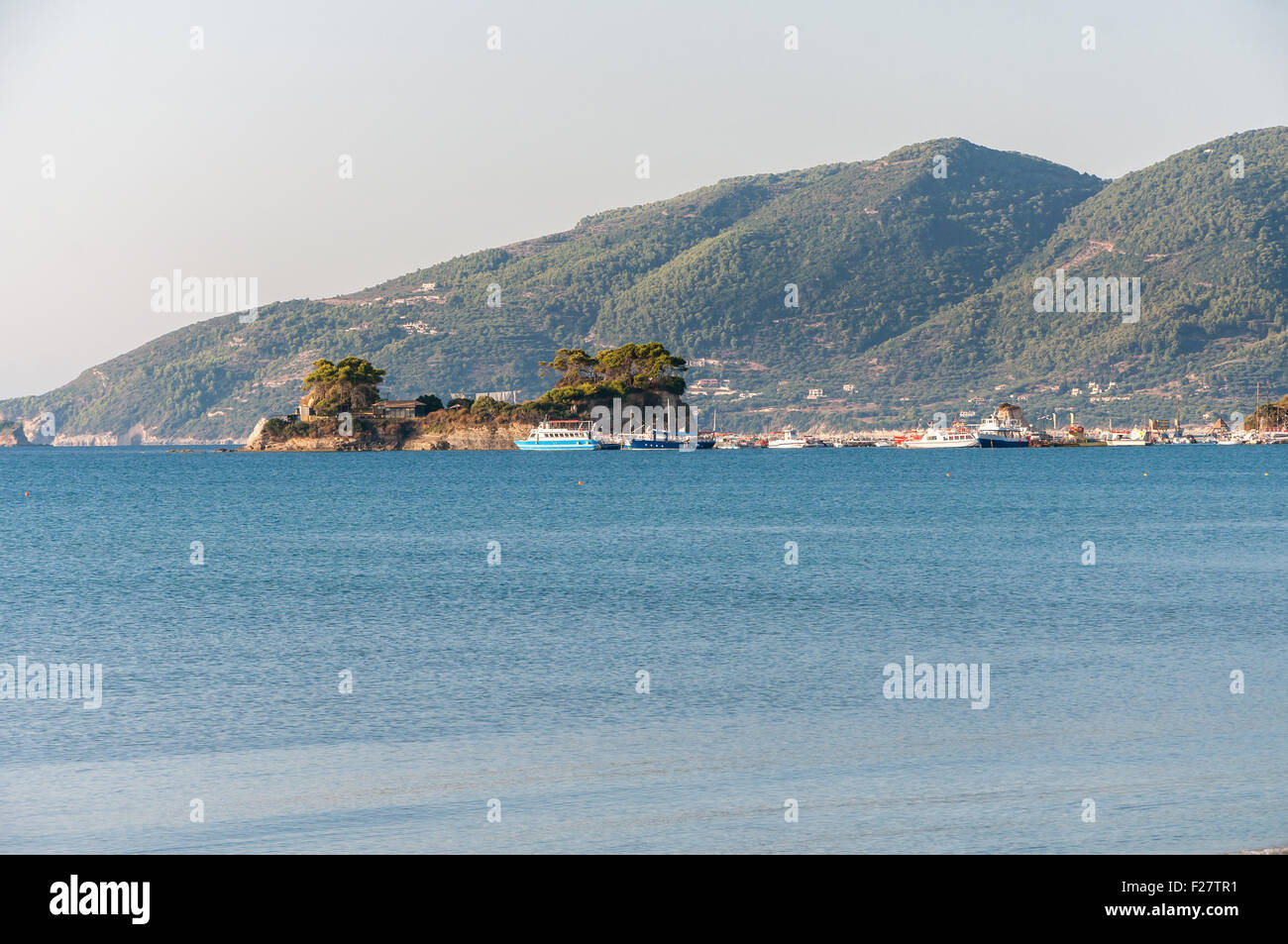 L'île de Cameo et Agios Sostis port sur Zakynthos, Grèce Banque D'Images