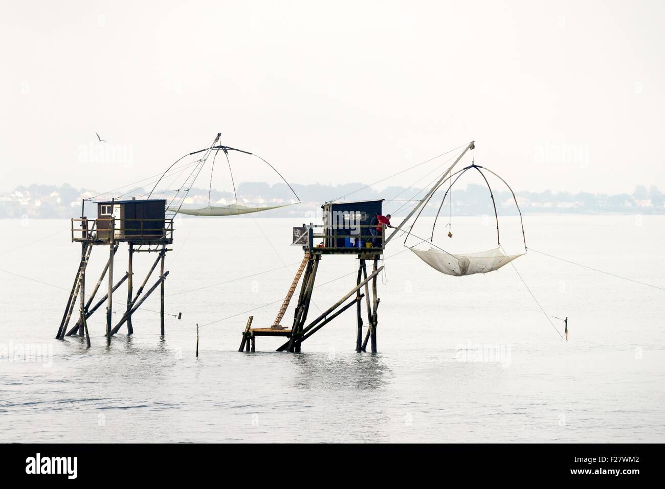 Carrelet traditionnel ascenseur cabane de pêche net. Le Croisic, Loire-Atlantique, France. L'éperlan plie sole anguille d'encornets Banque D'Images