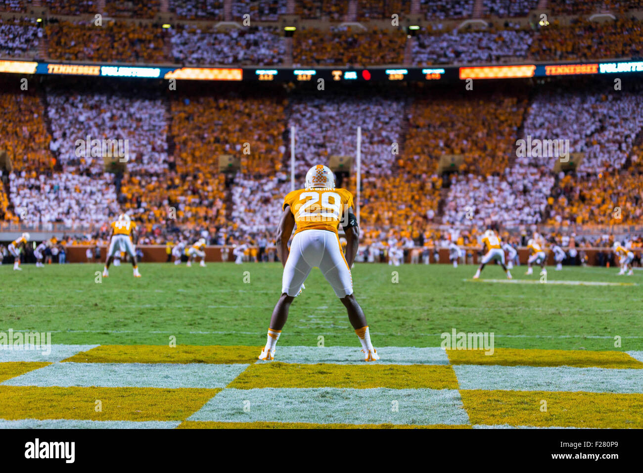 12 septembre 2015 : Evan Berry # 29 de la Pennsylvania bénévoles se prépare à retourner le coup de pied au cours de la NCAA Football match entre l'Université du Tennessee et de l'Oklahoma Sooners bénévoles à Neyland Stadium à Knoxville, TN/CSM Gangloff Tim Banque D'Images