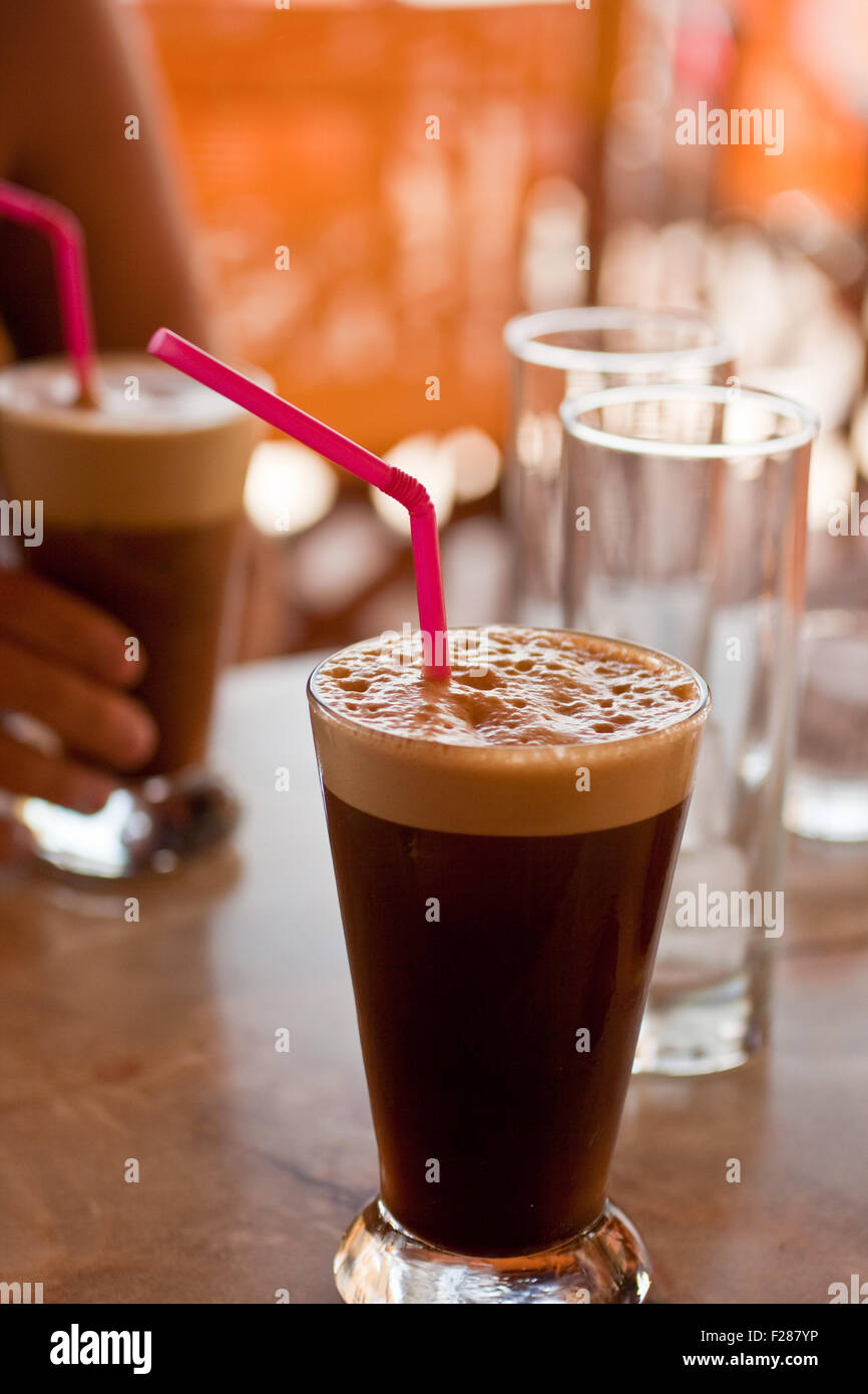 Boire du café froid mélangé délicieux Banque D'Images