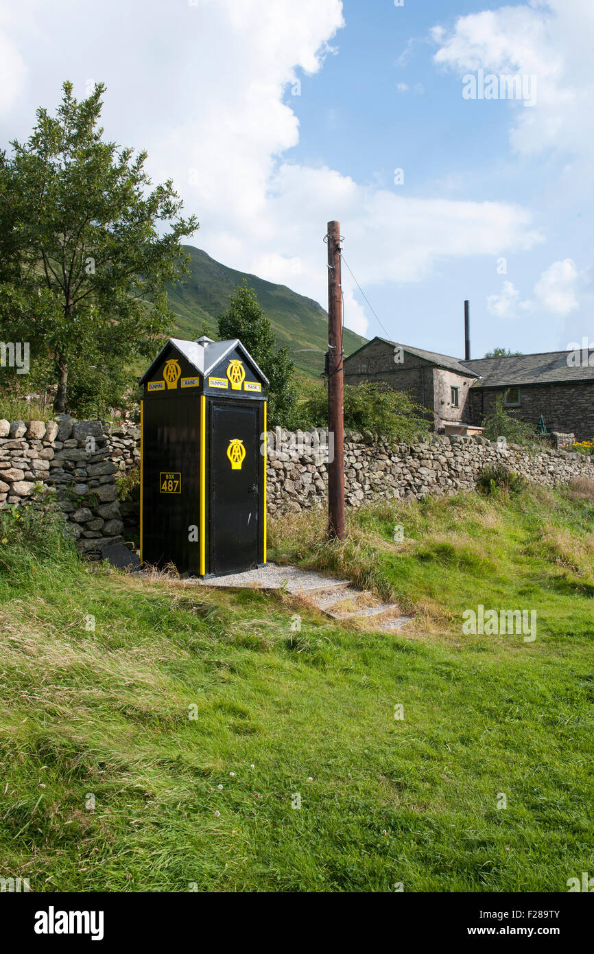 Téléphone d'urgence AA fort à Dunmail soulever, Cumbria, Lake District, England, UK. Banque D'Images