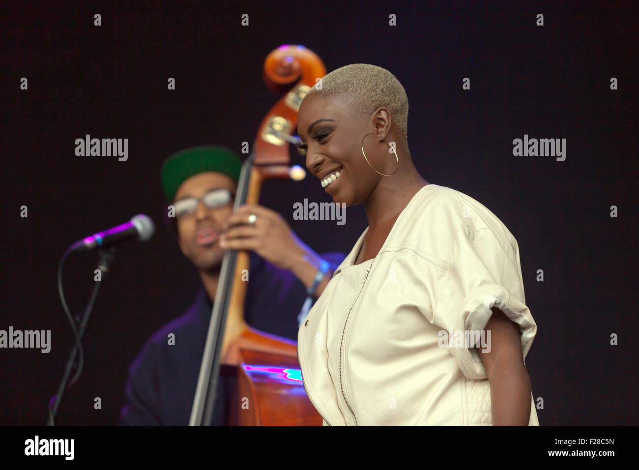 Laura Mvula effectuer sur la scène principale au Festival de musique à Blackheath Banque D'Images