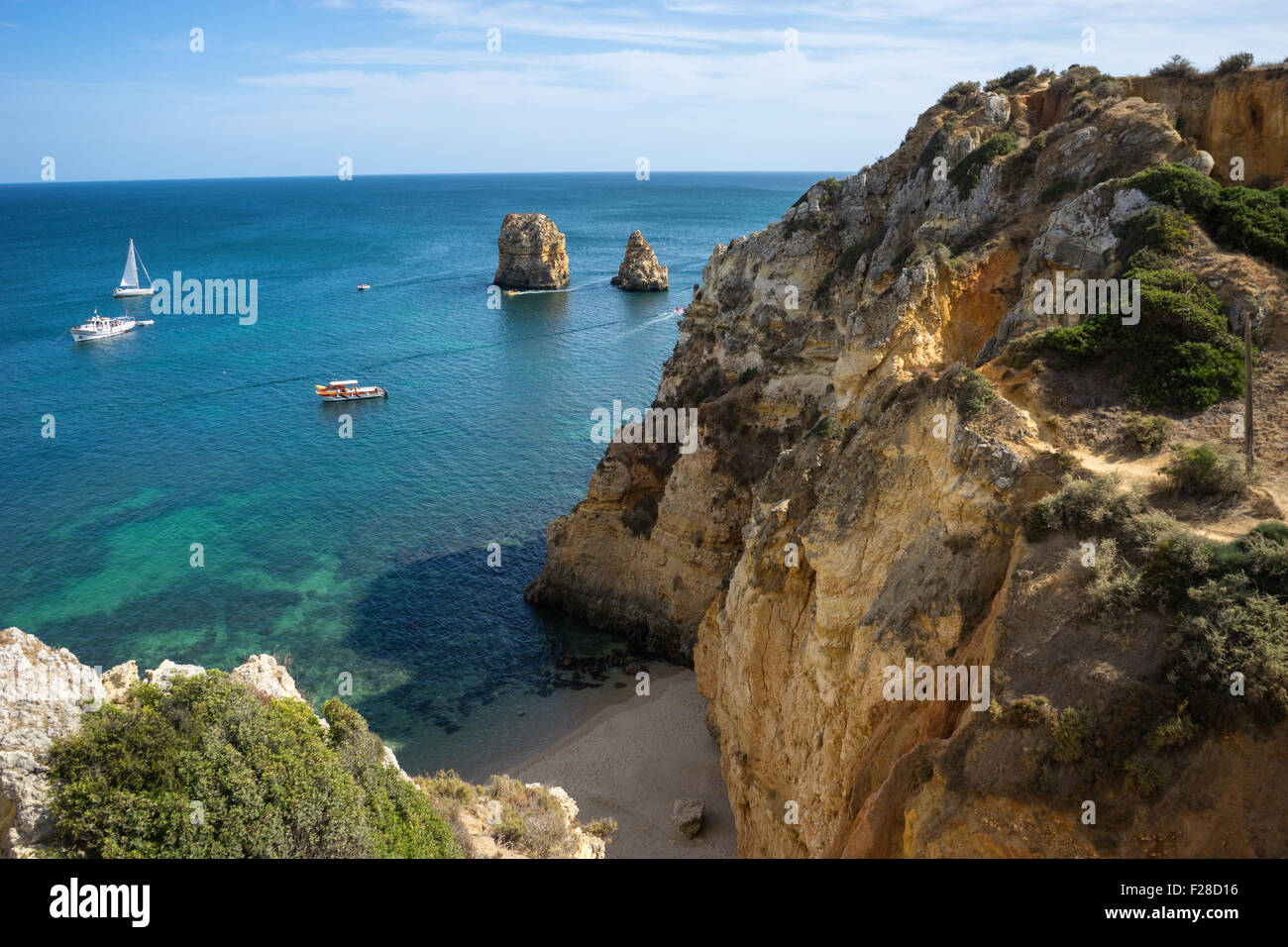 Une Vue Sur La Falaise Dun Poste Vacant Dans La Plage Du