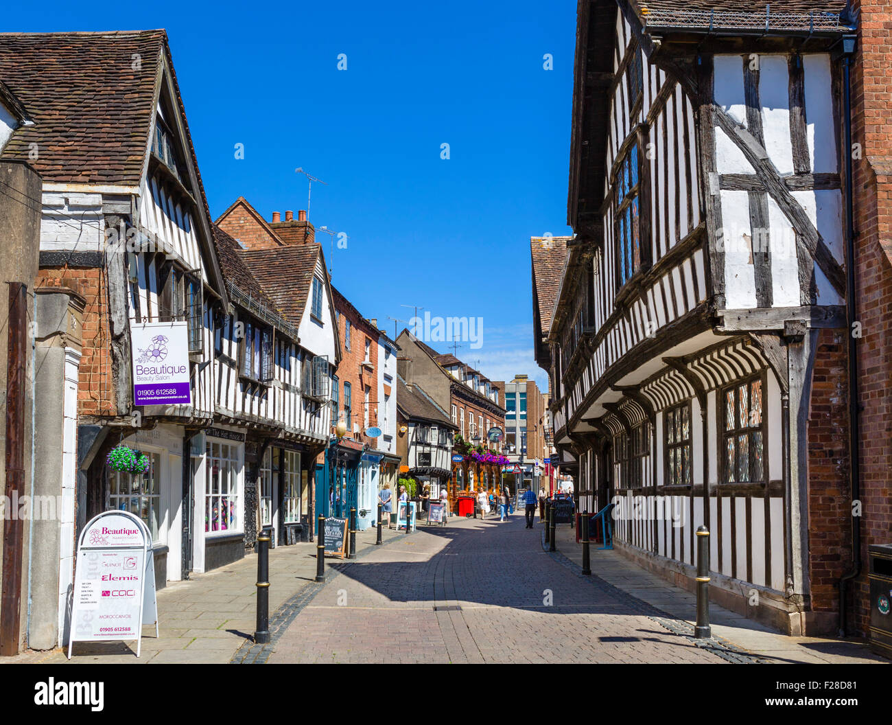 Des pubs, des boutiques et des cafés sur le Frère Street dans le centre-ville, Worcester, Worcestershire, Angleterre, RU Banque D'Images