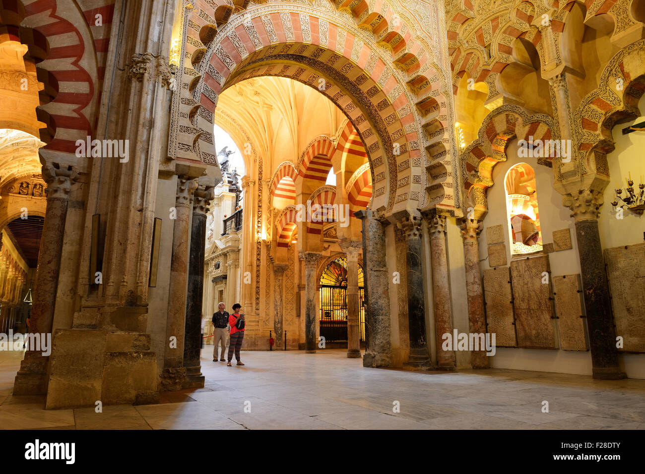 Intérieur de la cathédrale Mezquita catedral (mosquée) à Cordoba, Andalousie, Espagne Banque D'Images