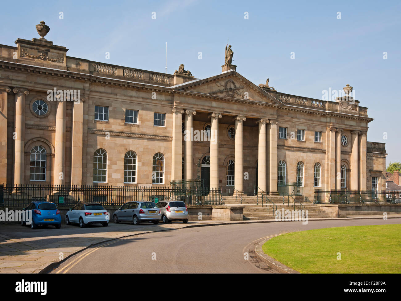 York Crown Law court bâtiment (conçu par John Carr) en été City Centre North Yorkshire Angleterre Royaume-Uni Grande-Bretagne Banque D'Images