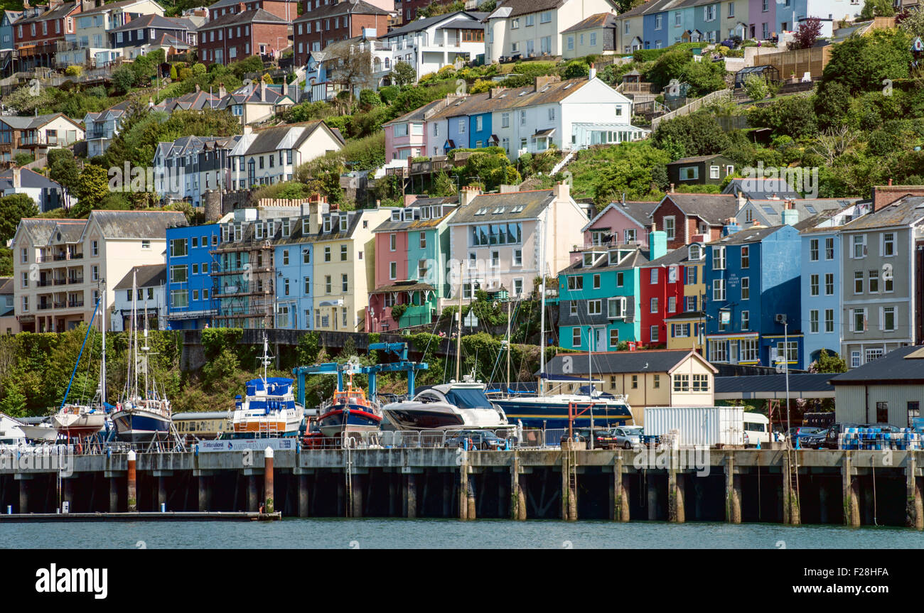 Maisons colorées au bord de l'eau de Kingswear, Devon, Angleterre, Royaume-Uni Banque D'Images
