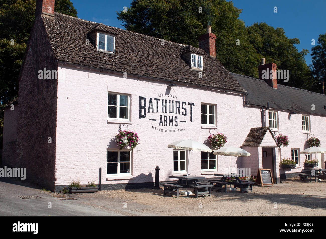 Le bras Bathurst pub, North Cerney, Gloucestershire, England, UK Banque D'Images