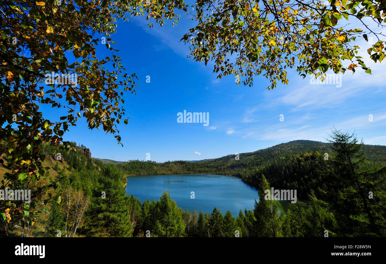 Beijing, Chine. 13 Sep, 2015. Photo prise le 13 septembre 2015 montre décor de l'automne de Dazhuhai Holiday Lac dans Arxan de Hinggan, Ligue du nord de la Chine, région autonome de Mongolie intérieure. © Lian Zhen/Xinhua/Alamy Live News Banque D'Images