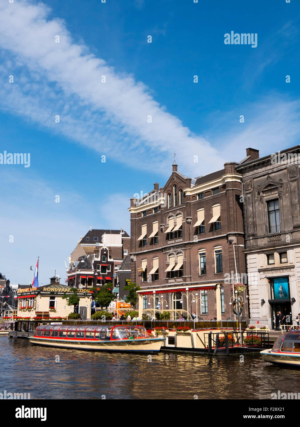 Balades en bateau sur les canaux d'Amsterdam, Hollande du Nord, Royaume des Pays-Bas. Banque D'Images