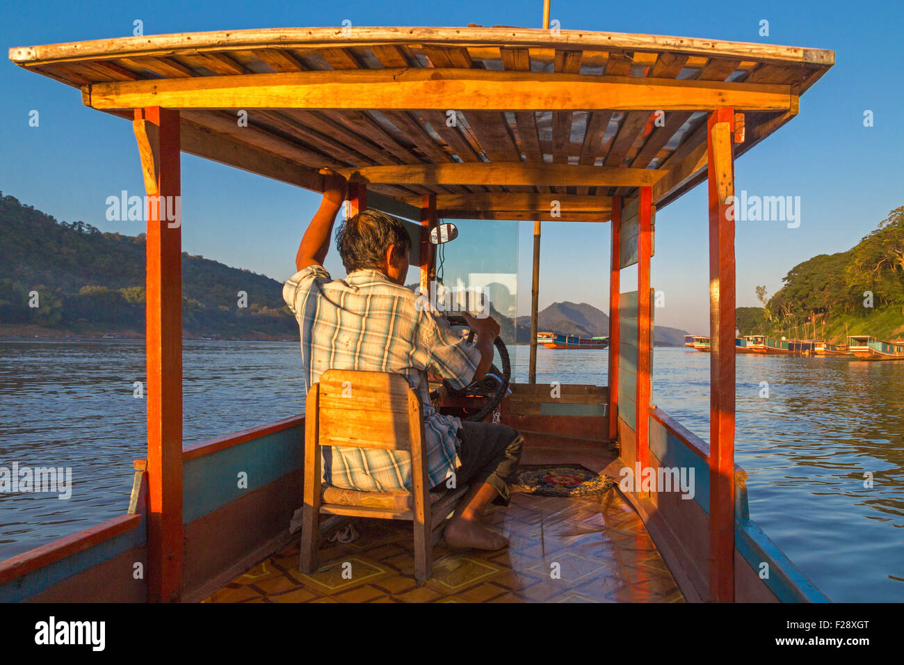 Le capitaine de bateau sur le Mékong, Luang Prabang, Laos Banque D'Images