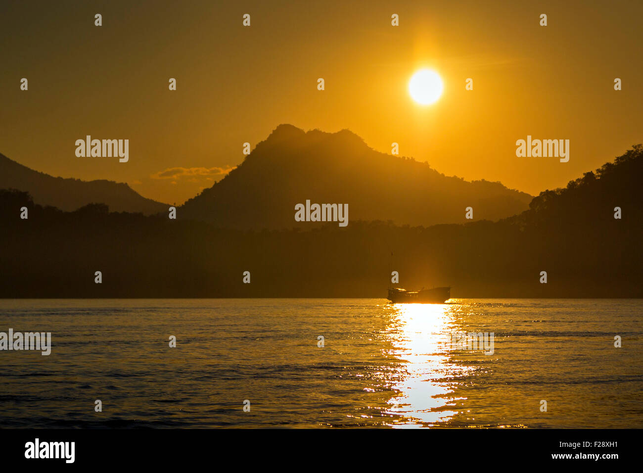 Coucher du soleil sur le Mékong, Luang Prabang, Laos Banque D'Images
