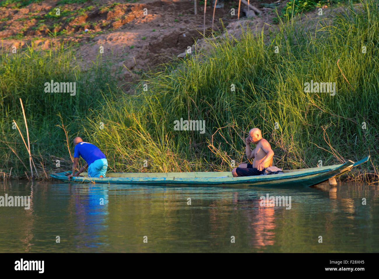 La pêche sur la rivière du Mékong à Luang Prabang, Laos Banque D'Images