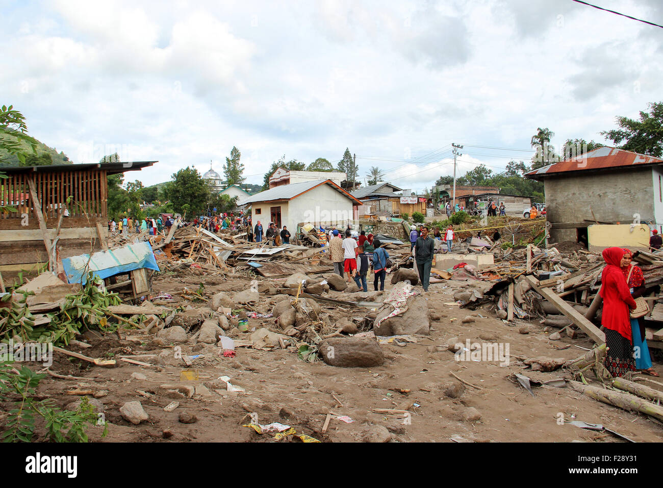 Aceh, Indonésie. 14Th Sep 2015. Les ruines de maisons endommagées par les inondations dans le village de l'aube de l'espoir, District Timang Bener Meriah Gajah, Aceh, Indonésie, le 14 septembre 2015. Les crues éclair dans les highlands Gayo a causé de fortes pluies et le débordement des rivières qui mènent à des dizaines de maisons ont été endommagées et 149 personnes déplacées. Credit : Murdani Rajuli dani/Alamy Live News Banque D'Images