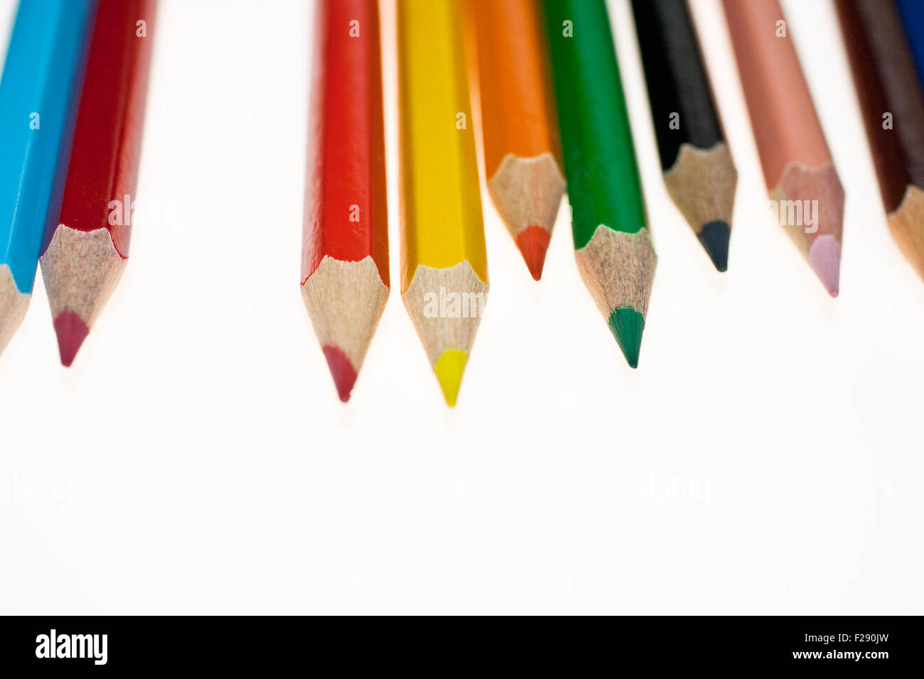 Beaucoup de crayon de couleur sur fond blanc Banque D'Images