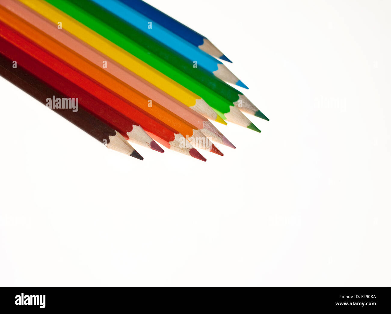 Beaucoup de crayon de couleur sur fond blanc Banque D'Images