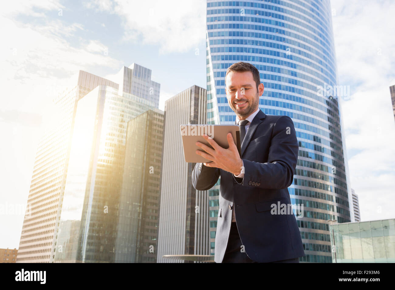 Businessman using a digital tablet Banque D'Images Businessman using a digital tablet Banque D'Images