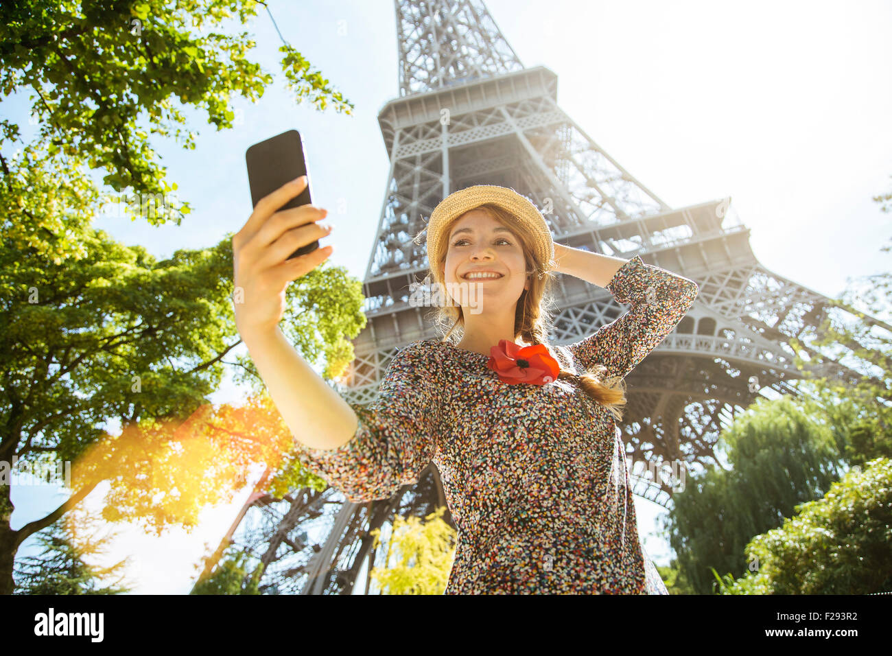 Femme photo messaging à Paris Banque D'Images
