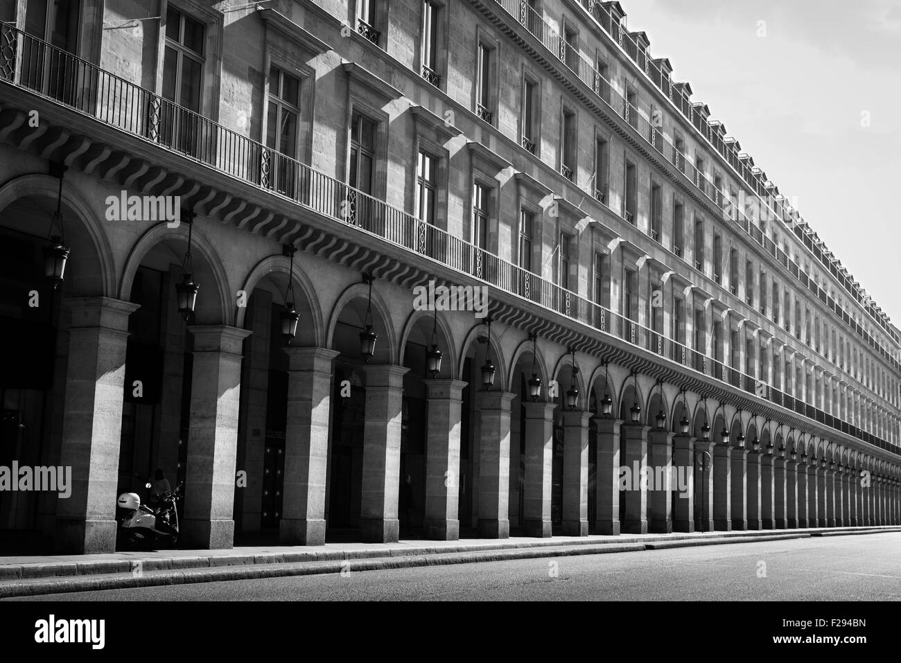 The Arches Of The Rue De Rivoli Banque d'image et photos - Alamy