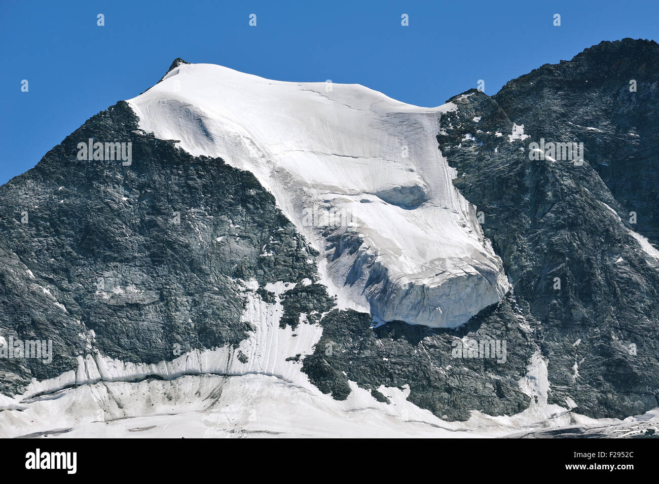 Sur le sérac mountain Grand cornier dans les Alpes Pennines, Valais / Wallis (Suisse) Banque D'Images