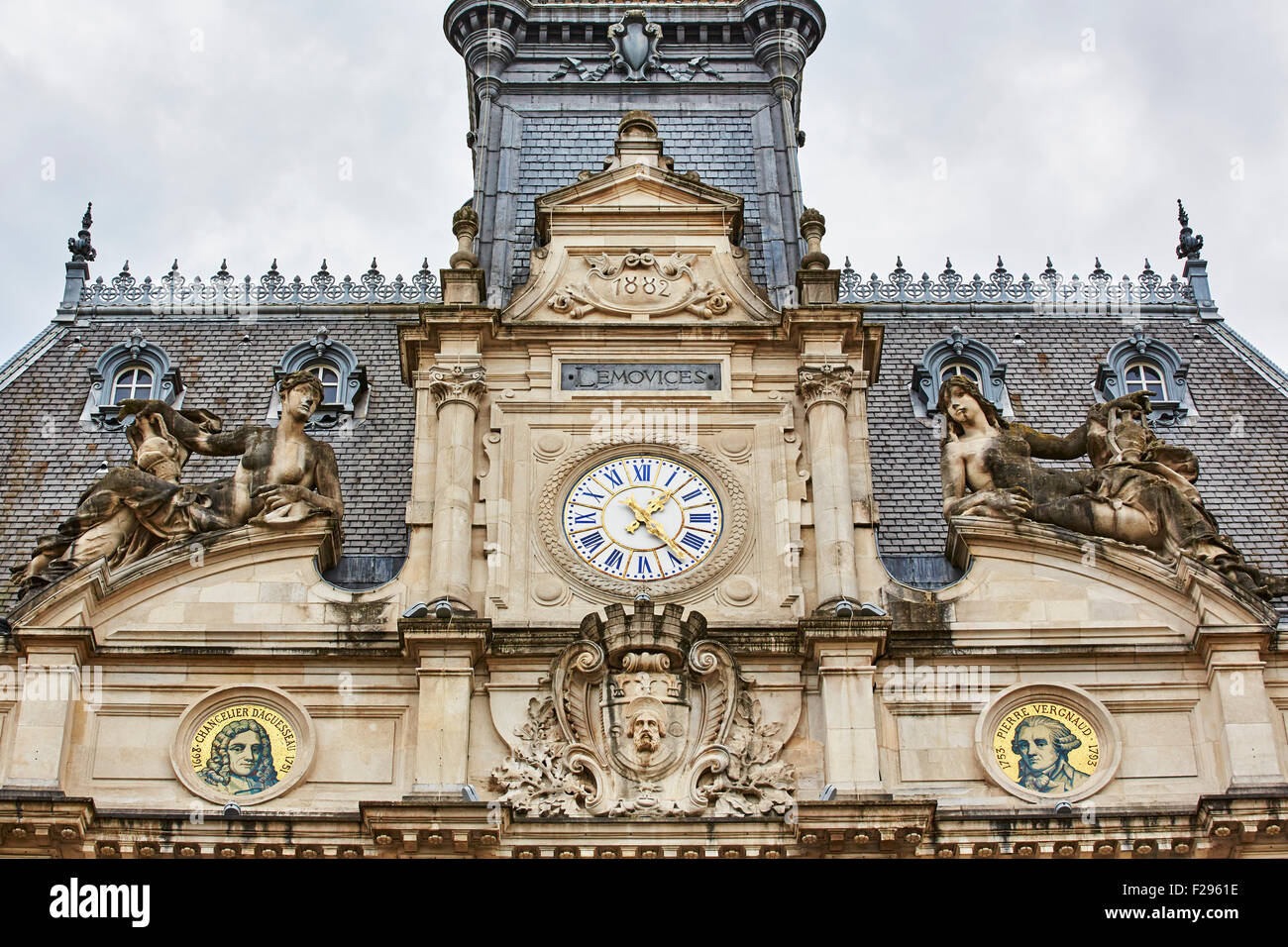 Voir les détails décoratifs de l'hôtel de ville de Limoges, Haute-Vienne, Limousin, France. Banque D'Images