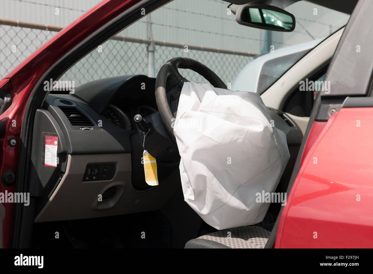 Voiture accidentée avec airbag s'est déclenché Banque D'Images