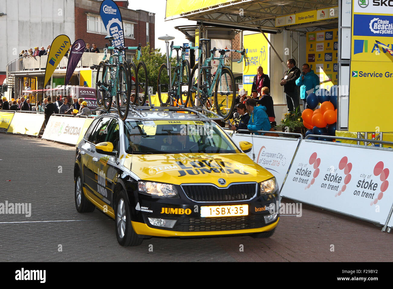 2015, Tour de Bretagne, Stage 6, Stoke à Nottingham, randonnée à vélo, au Royaume-Uni. Le soutien de l'équipe de Jumbo Loto jeux de voiture-off de Stoke. Banque D'Images