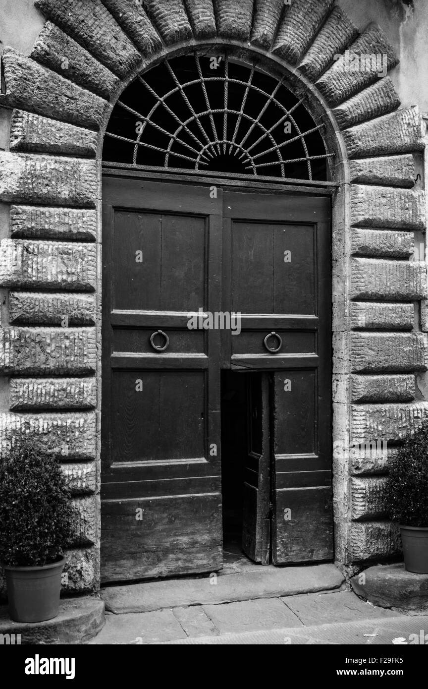 L'ancienne porte à la main à Florence. La toscane, italie Banque D'Images