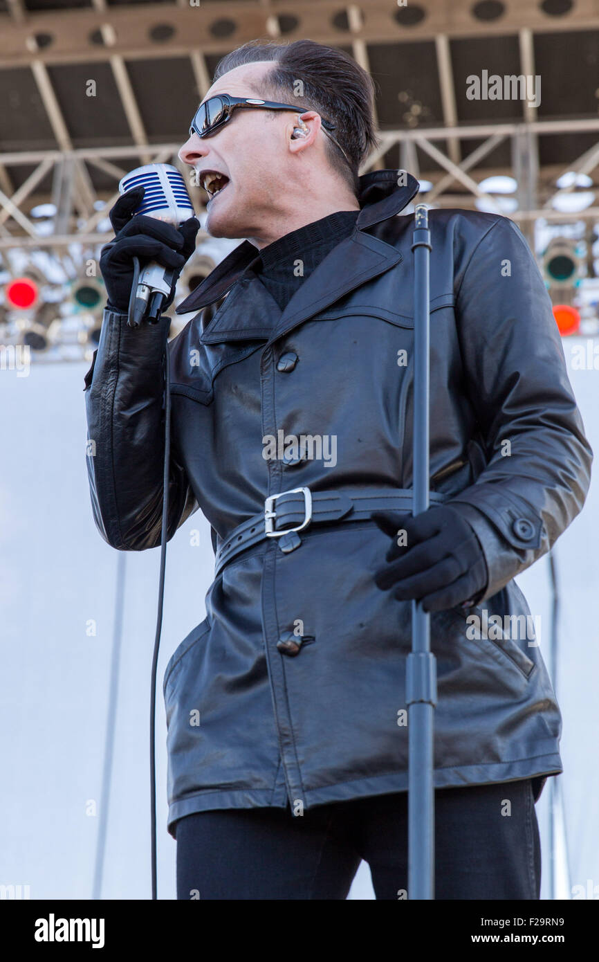 Chicago, Illinois, USA. 12 Sep, 2015. Chanteur DAVE VANIAN du malin, il se produit au cours de Riot Fest à Douglas Park à Chicago, Illinois © Daniel DeSlover/ZUMA/Alamy Fil Live News Banque D'Images